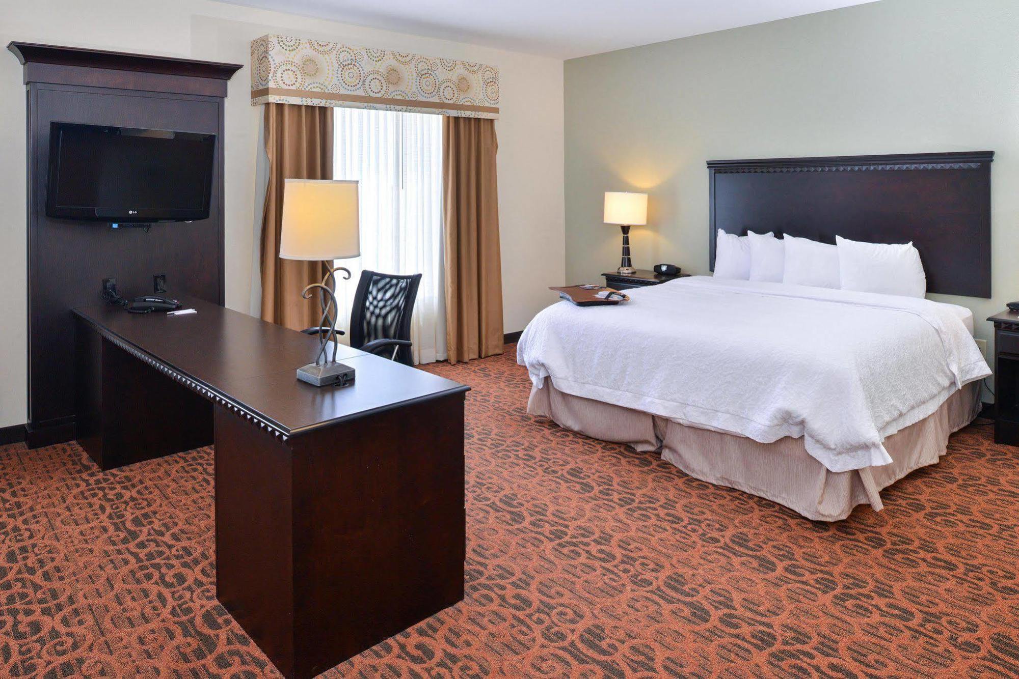 Hampton Inn פקוס מראה חיצוני תמונה